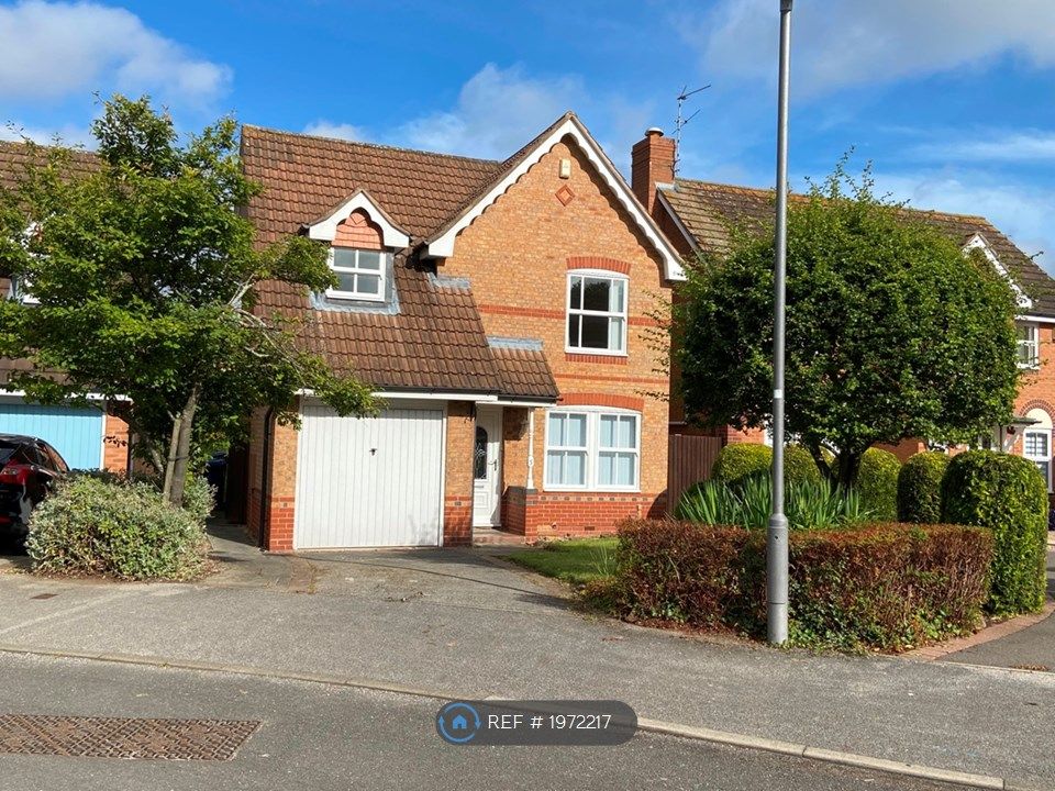 3 bed detached house to rent in Gillercomb Close, West Bridgford, Nottingham NG2, £1,550 pcm