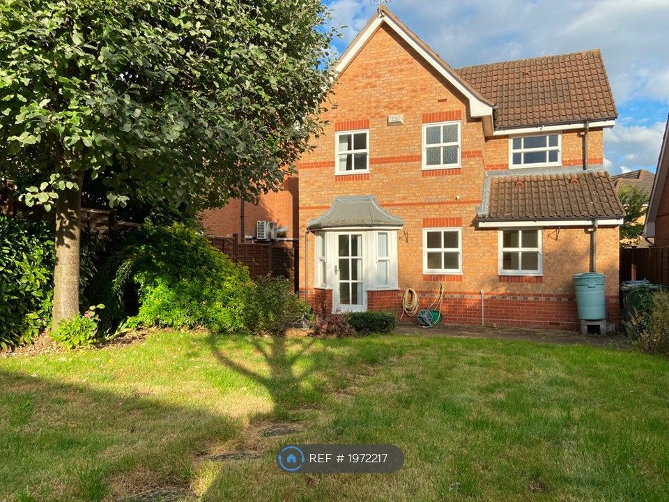 3 bed detached house to rent in Gillercomb Close, West Bridgford, Nottingham NG2, £1,550 pcm