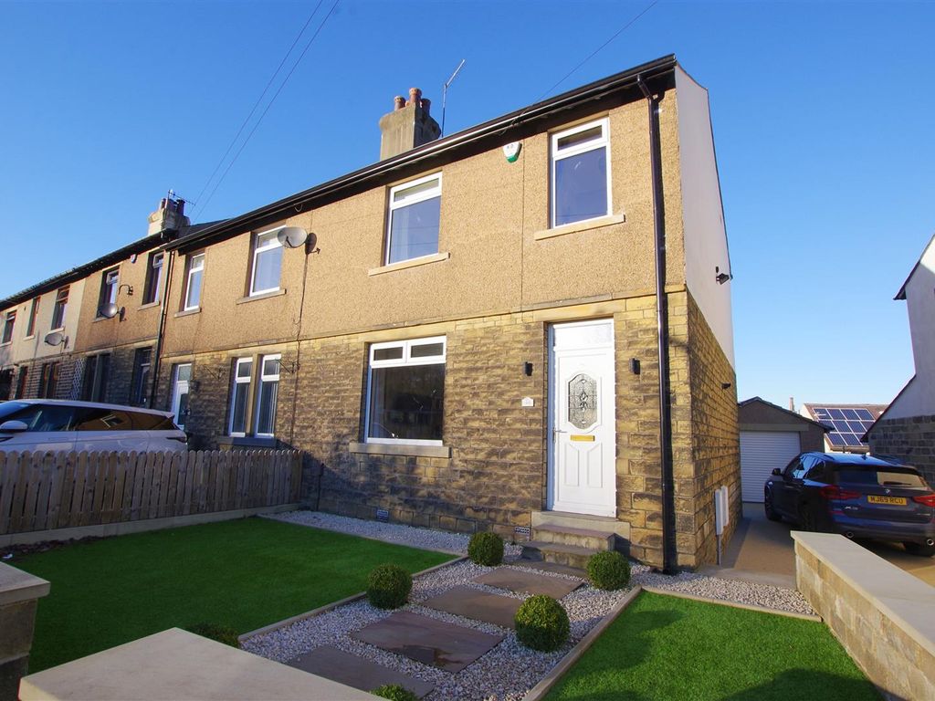 3 bed end terrace house to rent in South Parade, Elland HX5, £950 pcm