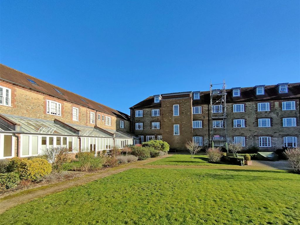 3 bed flat for sale in Budgenor Lodge, Dodsley Lane, Midhurst, West Sussex GU29, £320,000