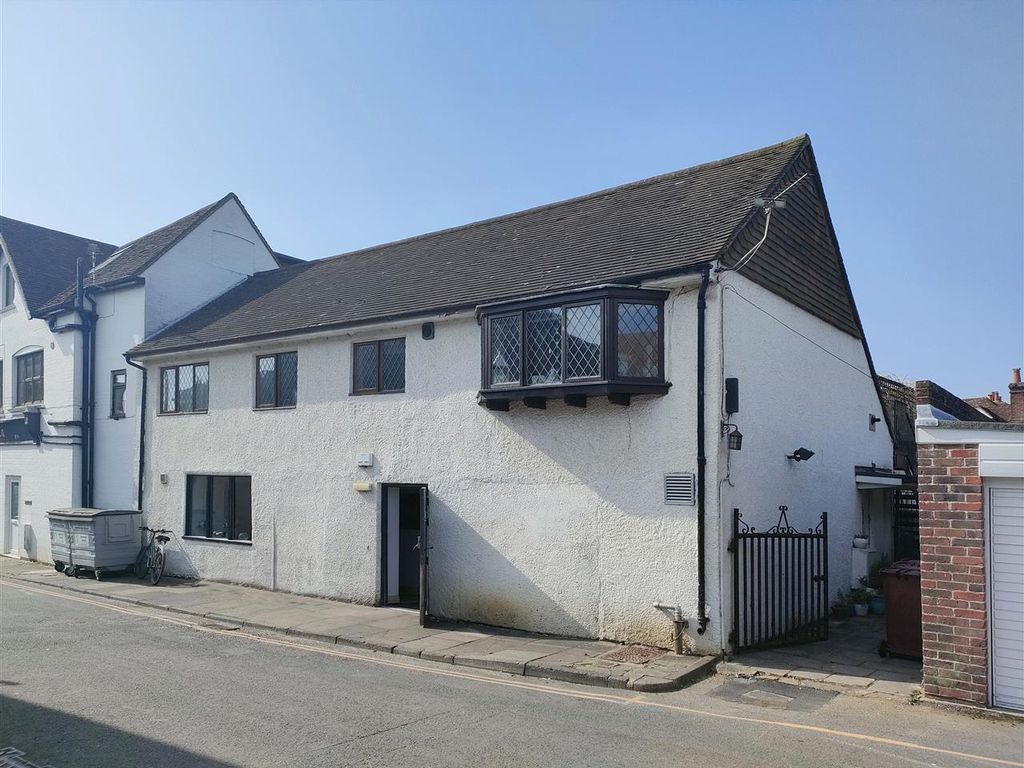 2 bed flat for sale in Greens Cottage, Duck Lane, Midhurst, West Sussex GU29, £235,000