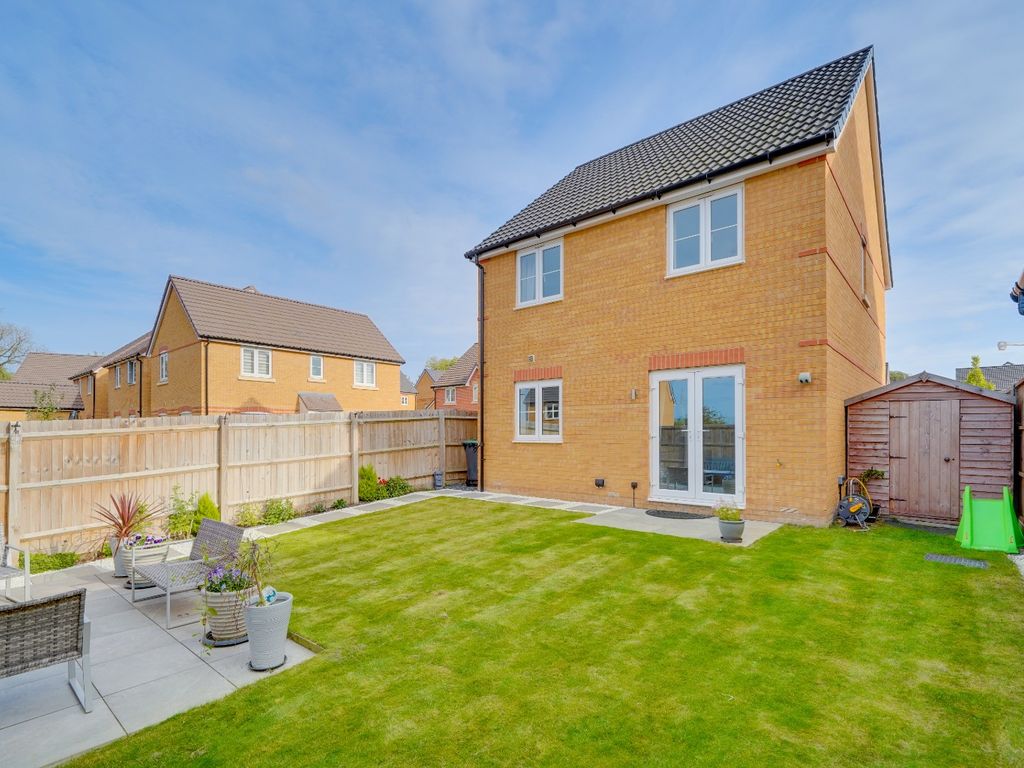 3 bed detached house for sale in Lilburn Avenue, Royston, Hertfordshire SG8, £440,000