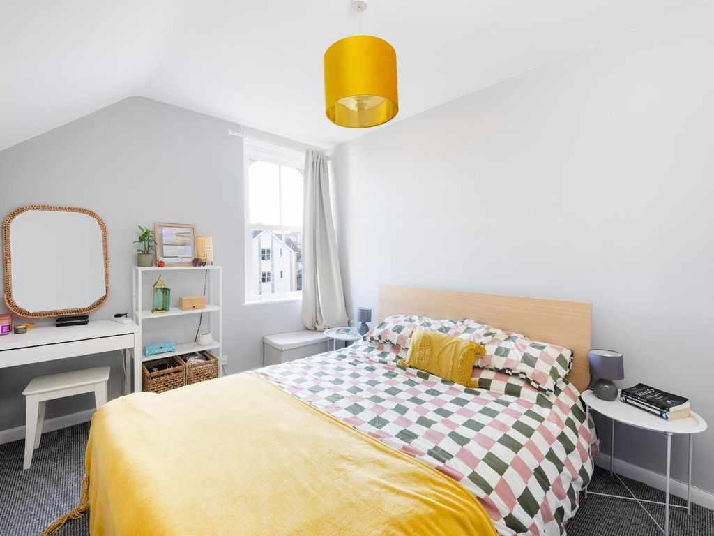 2 bed flat for sale in Top Floor Flat, Cotham Brow, Bristol BS6, £320,000