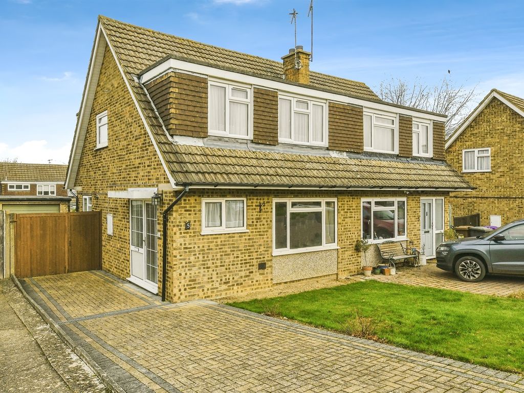 3 bed semi-detached house for sale in Friday Furlong, Hitchin SG5, £400,000