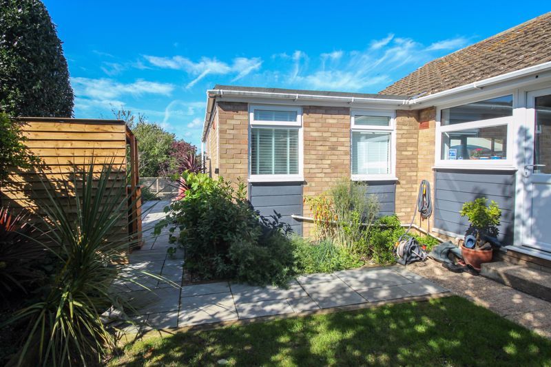 4 bed detached bungalow for sale in Bridge Down, Bridge, Canterbury CT4, £500,000