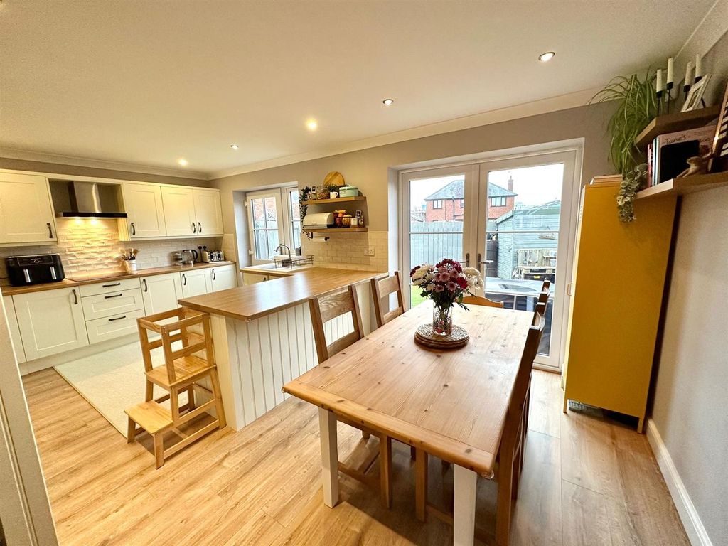 3 bed property for sale in Harrison Close, Brandesburton, Driffield YO25, £269,950