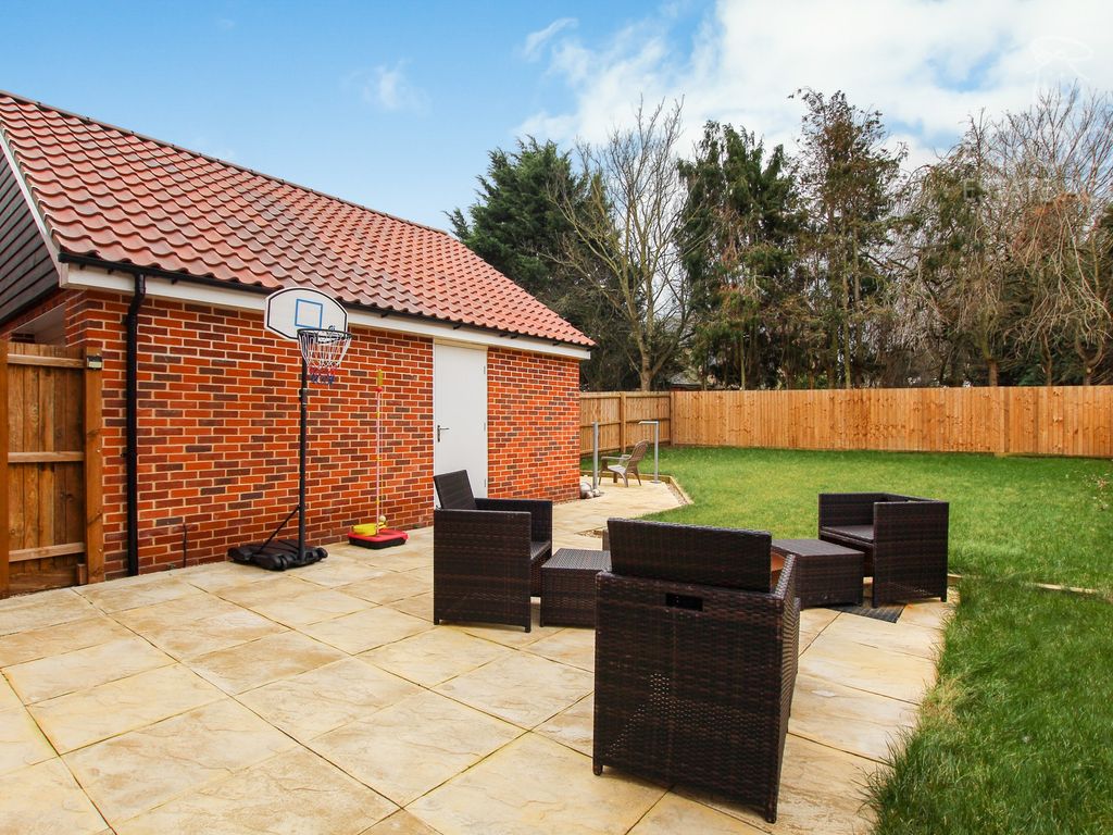 3 bed detached house for sale in Skimmer Chase, Soham CB7, £370,000