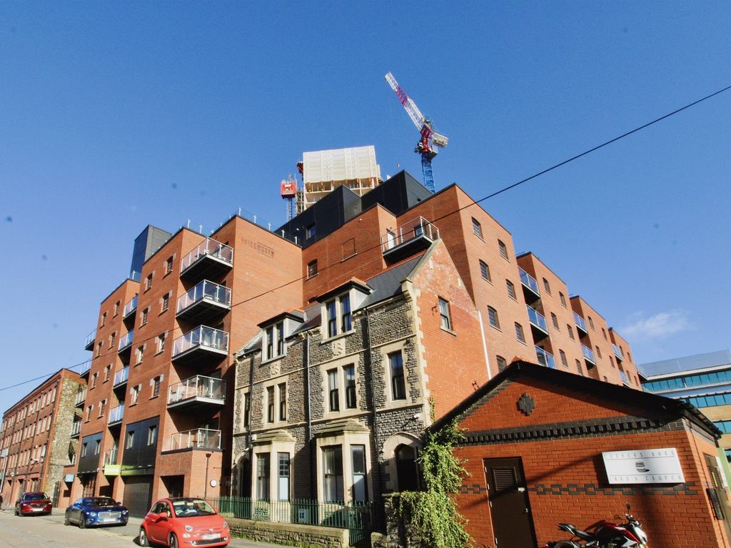 1 bed flat for sale in Trade Street, Butetown, Cardiff CF10, £185,000