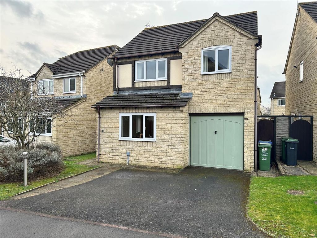 3 bed detached house to rent in Sandown Drive, Chippenham SN14, £1,350 pcm