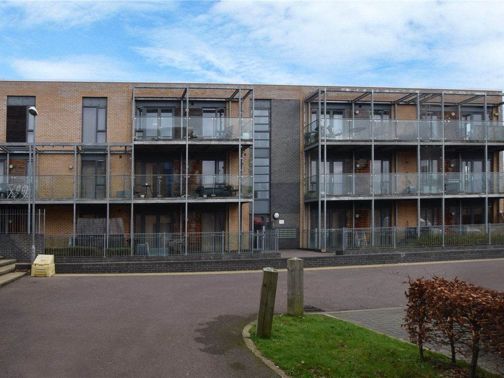 2 bed flat to rent in Hunsdon Court, Goddard Drive, Bushey, Hertfordshire WD23, £1,800 pcm