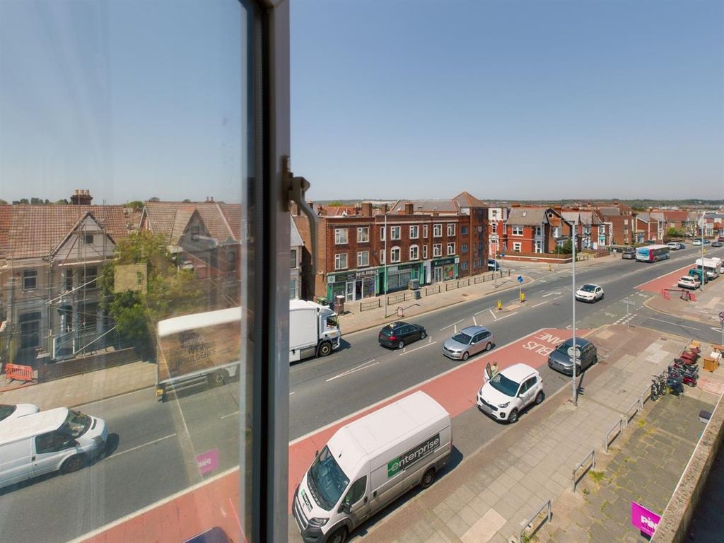 3 bed flat for sale in London Road, Portsmouth PO2, £155,000
