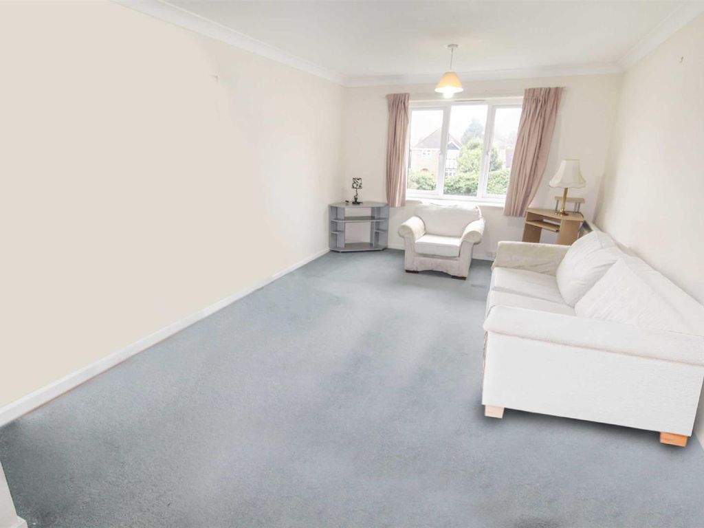 2 bed flat for sale in Kinnaird Close, Slough SL1, £245,000