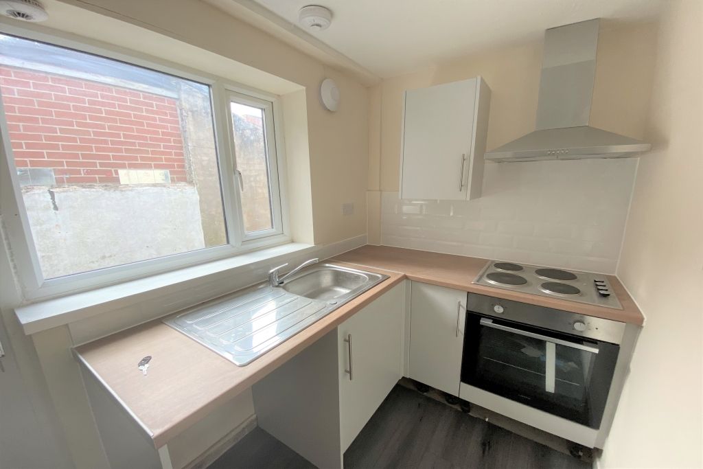 2 bed terraced house to rent in Garnett Street, Darwen, Lancashire BB3, £575 pcm