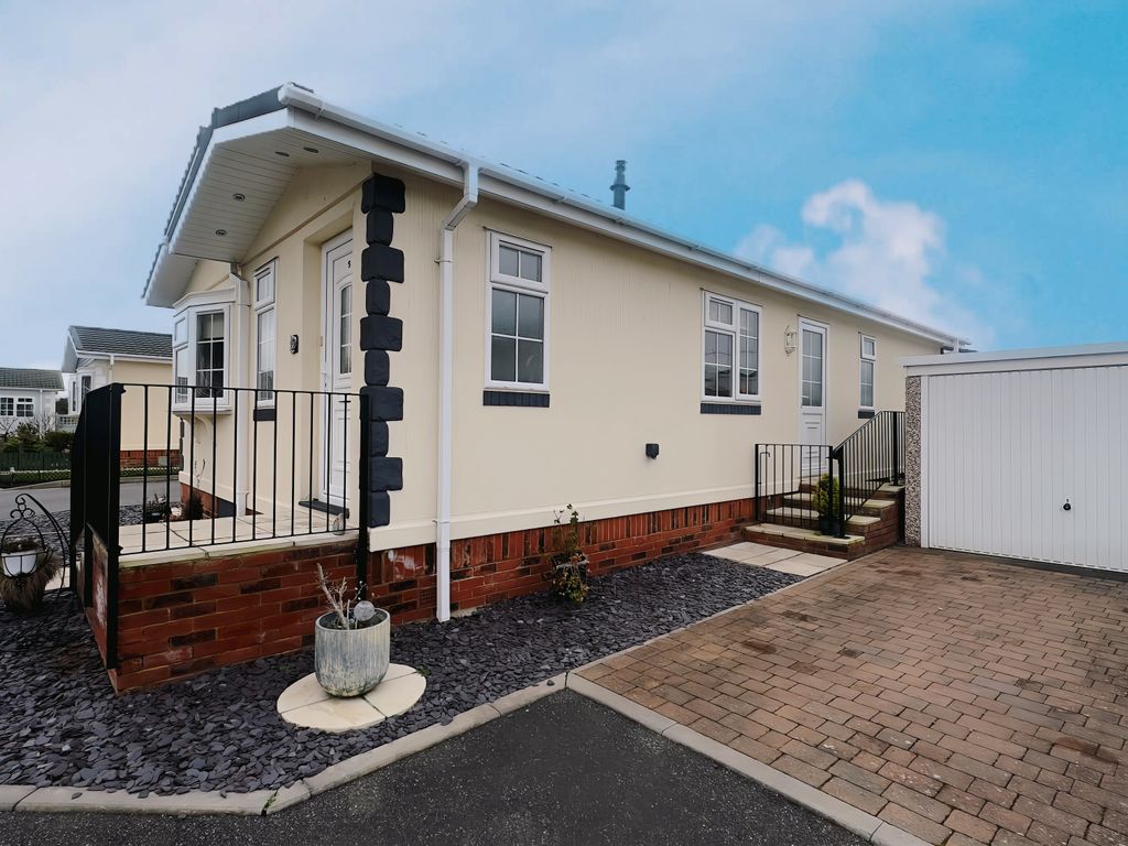 2 bed mobile/park home for sale in Magnolia Mews, Kewstoke, Weston-Super-Mare BS22, £210,000