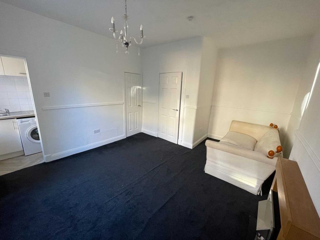 1 bed flat to rent in Howard Street, Paisley PA1, £600 pcm