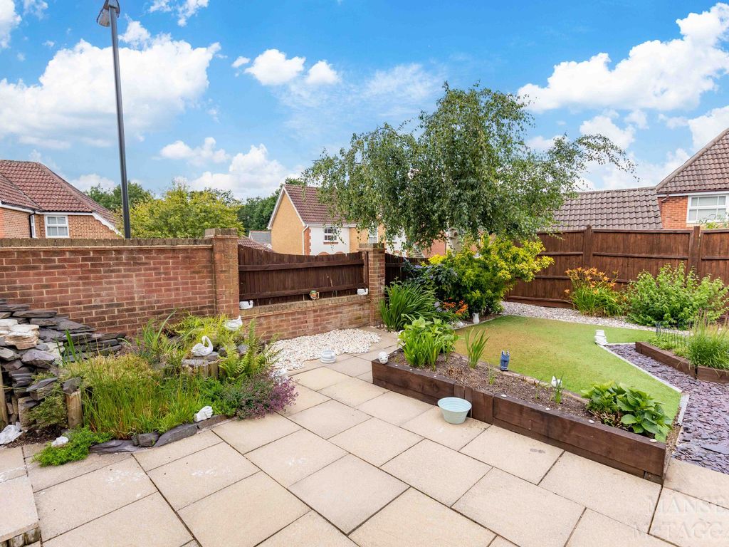 3 bed detached house for sale in Greatham Road, Maidenbower RH10, £550,000