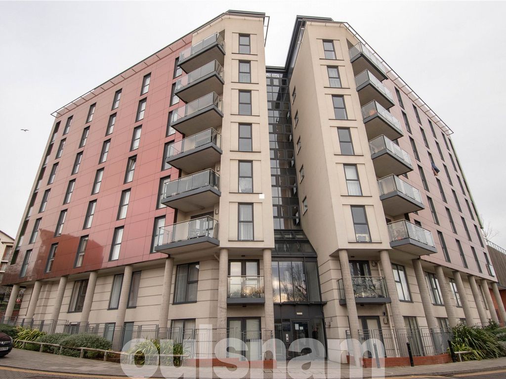 2 bed flat for sale in Bell Barn Road, Birmingham, West Midlands B15, £240,000