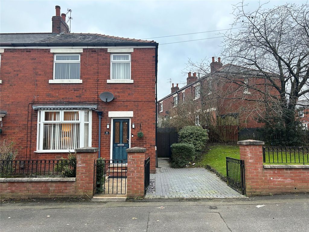 2 bed end terrace house for sale in Ninth Avenue, Oldham, Greater Manchester OL8, £160,000