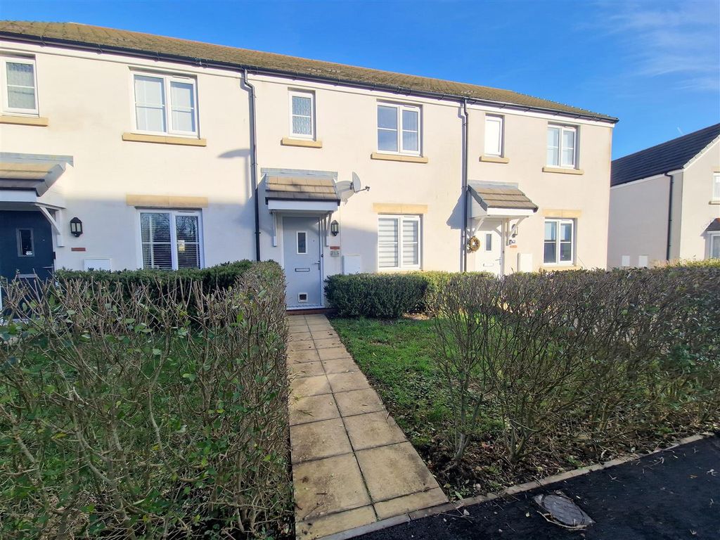 3 bed terraced house for sale in Blackthorn Close, Launceston PL15, £147,000