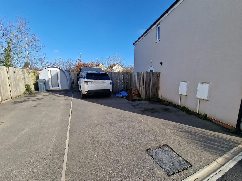 3 bed terraced house for sale in Blackthorn Close, Launceston PL15, £147,000