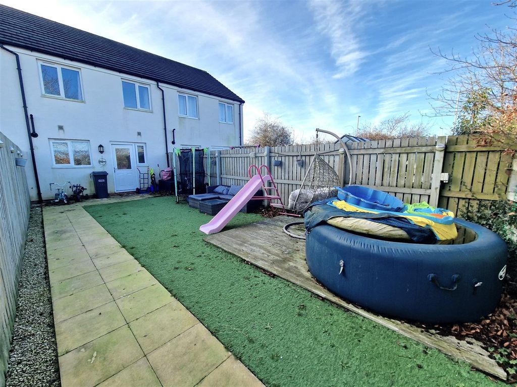 3 bed terraced house for sale in Blackthorn Close, Launceston PL15, £147,000