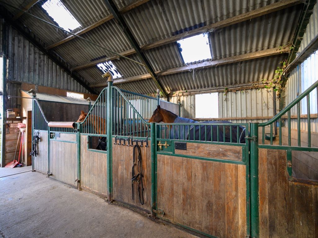 3 bed farmhouse for sale in Tockholes, Darwen, Lancashire BB3, £750,000