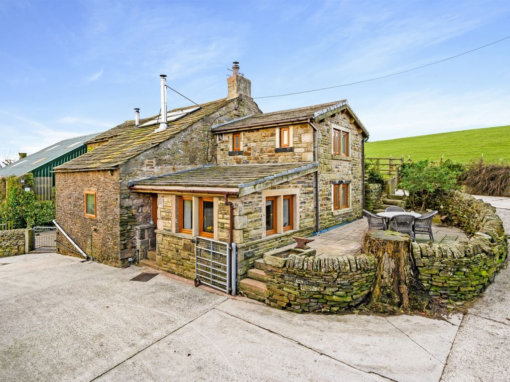 3 bed farmhouse for sale in Tockholes, Darwen, Lancashire BB3, £750,000
