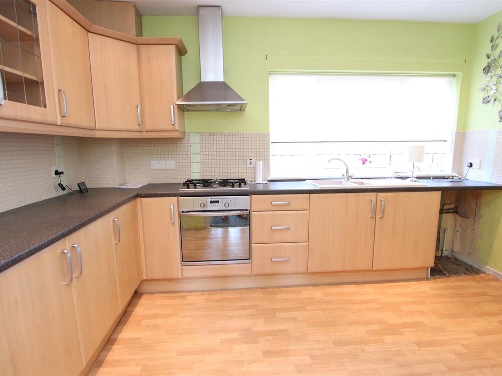 3 bed town house to rent in The Bank, Idle, Bradford BD10, £850 pcm