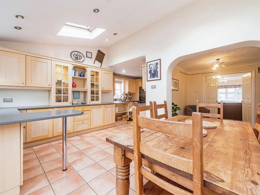 4 bed detached house for sale in Sheraton Avenue, Basingstoke RG22, £500,000