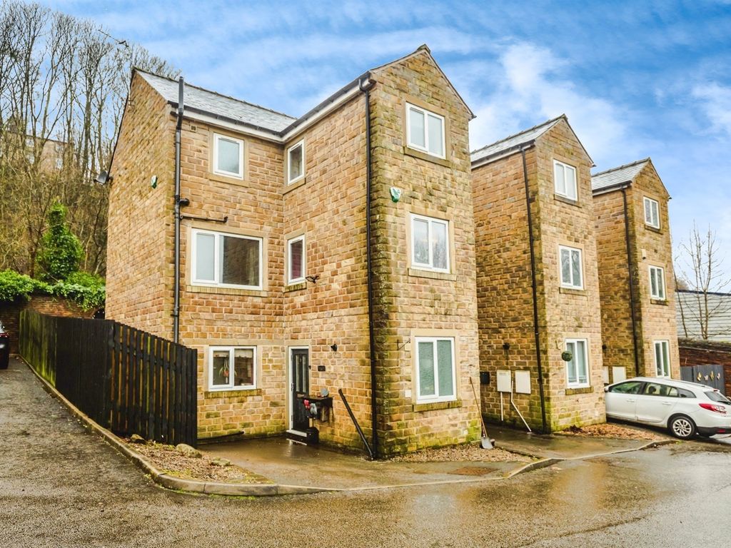 4 bed end terrace house for sale in Lodge Close, Luddendenfoot, Halifax HX2, £240,000