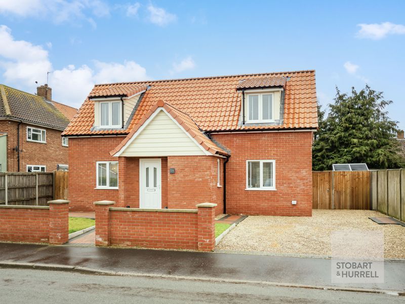3 bed detached house for sale in Addison Close, Coltishall, Norfolk NR12, £350,000