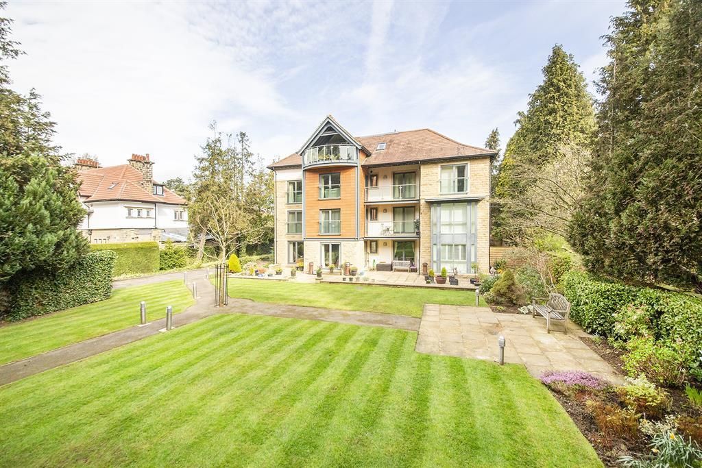 2 bed flat for sale in Grove Road, Ilkley LS29, £500,000