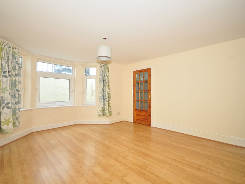 1 bed flat to rent in South Parade, Southsea PO5, £950 pcm