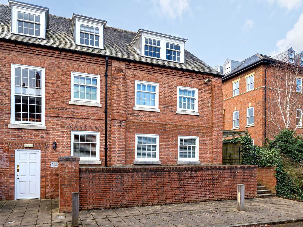 2 bed flat for sale in Steven Way, Ripon HG4, £215,000