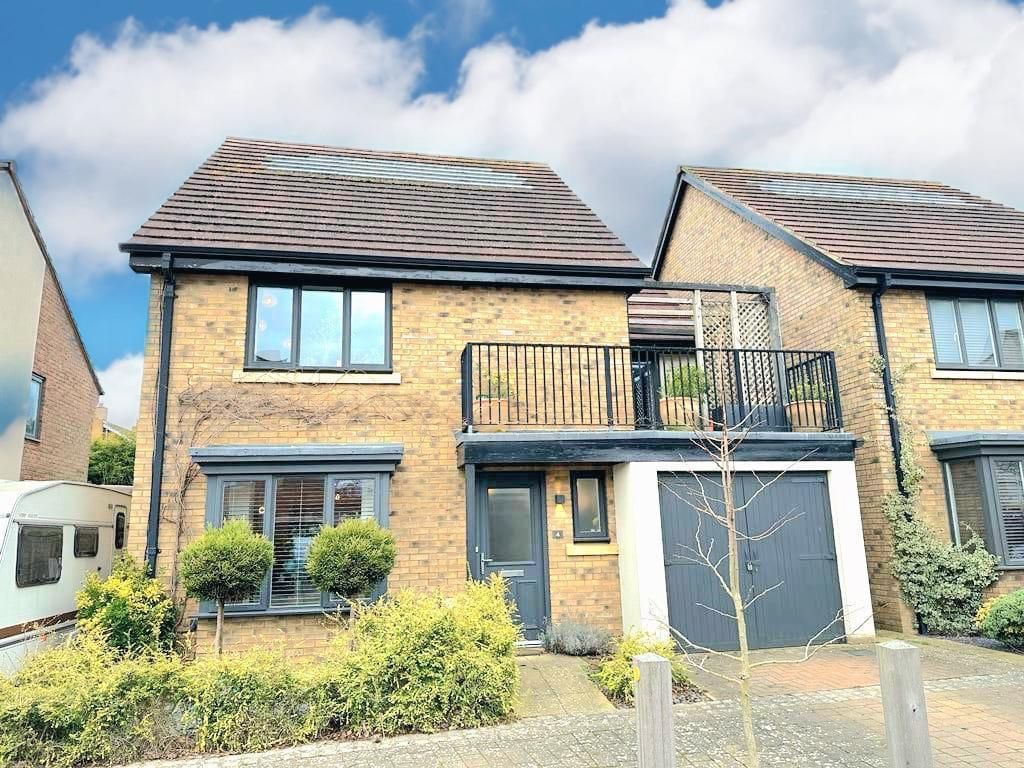 4 bed detached house for sale in Upton Hall Lane, Upton, Northampton NN5, £440,000