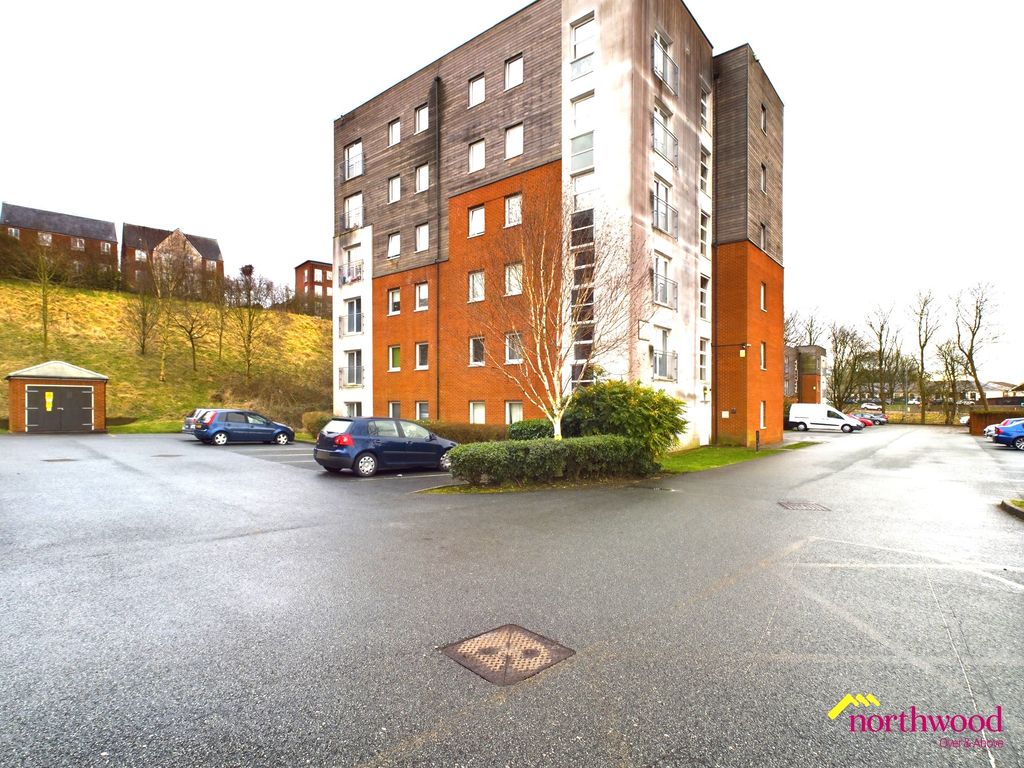 2 bed flat for sale in Federation Road, Burslem ST6, £75,000