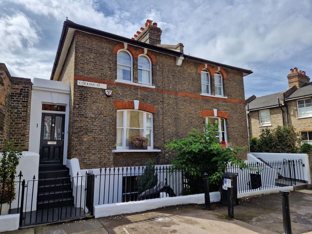 2 bed detached house for sale in Collins Street, London SE3, £1,175,000
