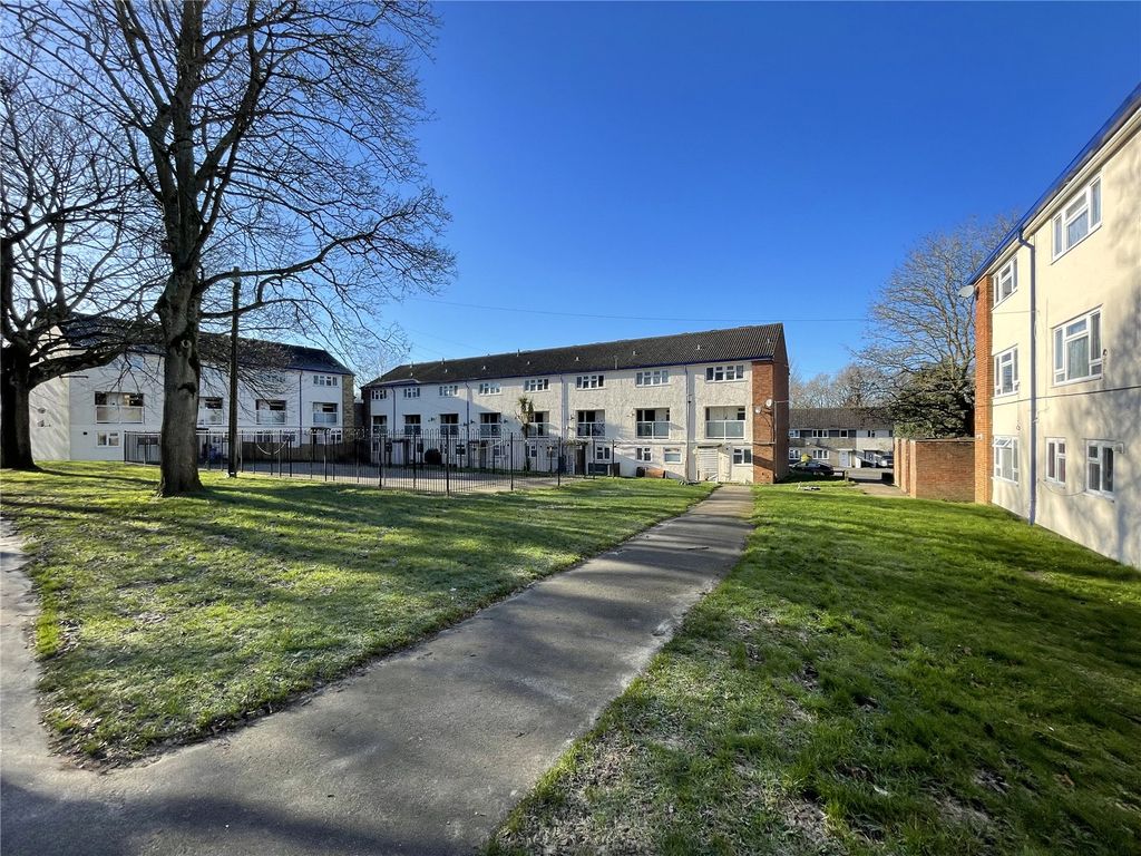 3 bed flat for sale in Brookhouse Road, Farnborough, Hampshire GU14, £225,000