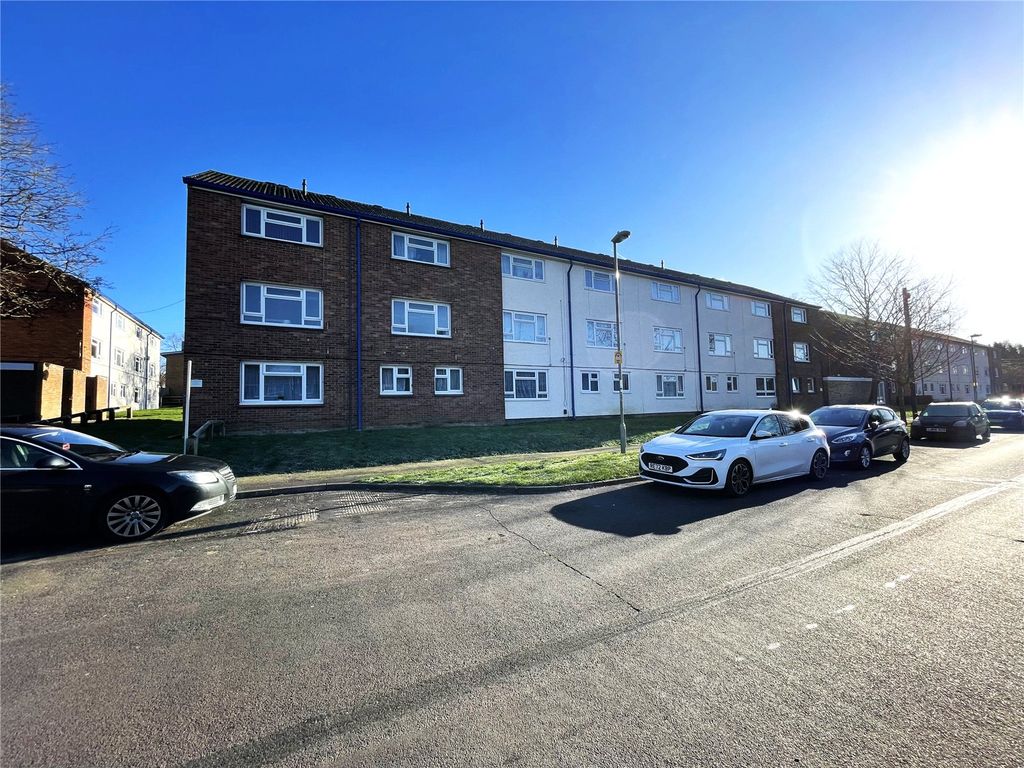 3 bed flat for sale in Brookhouse Road, Farnborough, Hampshire GU14, £225,000
