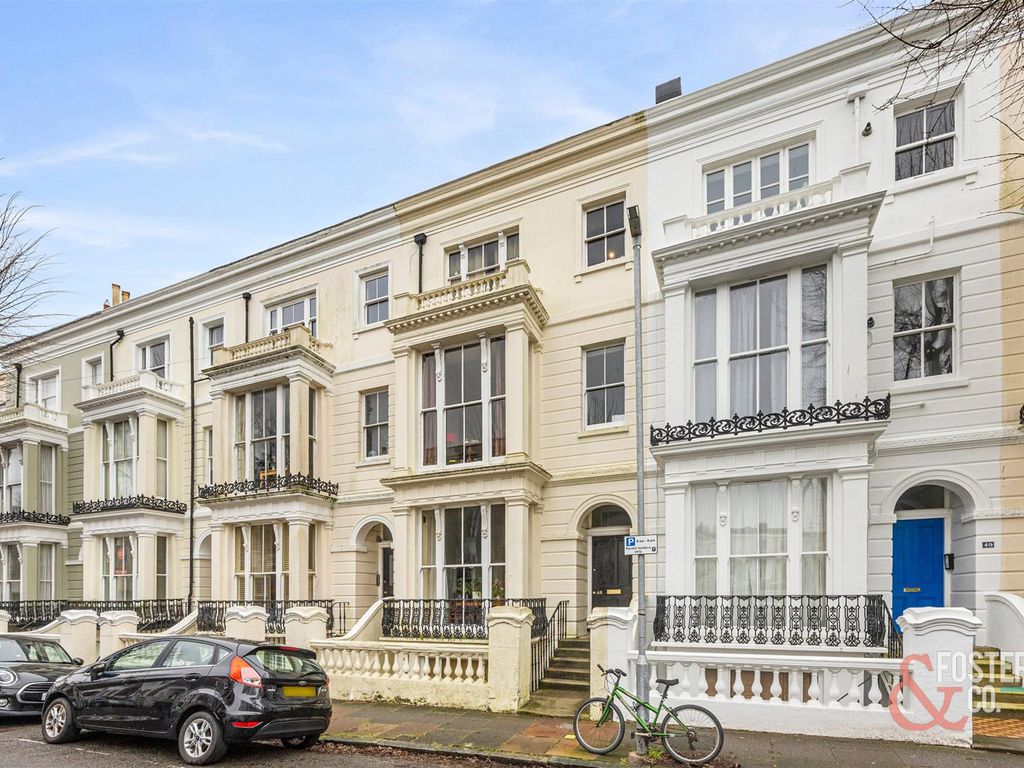 2 bed flat for sale in Buckingham Road, Brighton BN1, £415,000