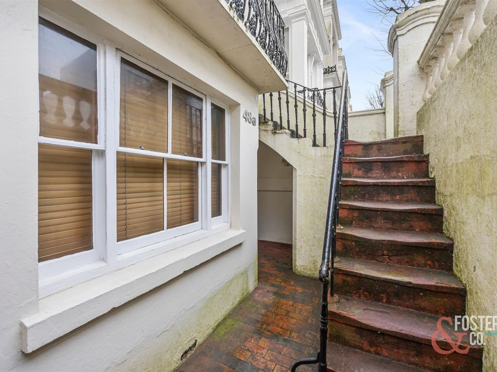 2 bed flat for sale in Buckingham Road, Brighton BN1, £415,000