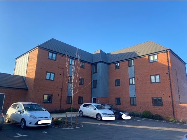 2 bed flat to rent in Baker Way, Lichfield WS14, £975 pcm