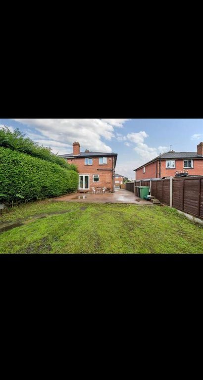 2 bed property to rent in Scott Hall Grove, Leeds LS7, £1,200 pcm