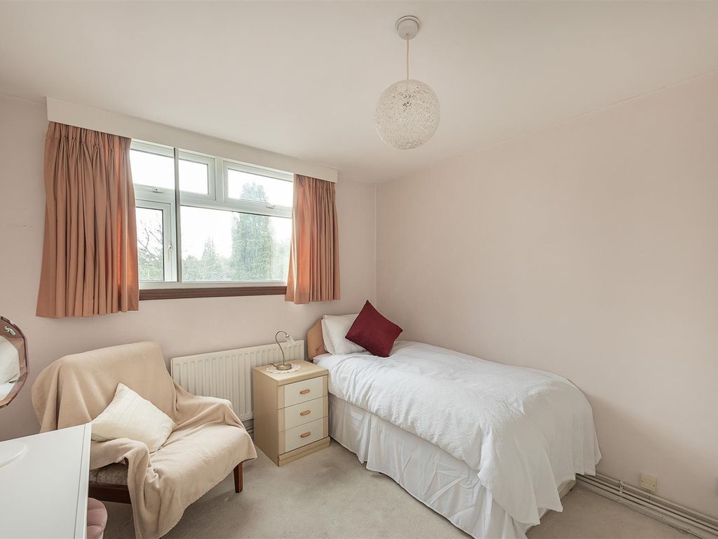 2 bed flat for sale in Church Green Row, Church Green, Harpenden AL5, £375,000
