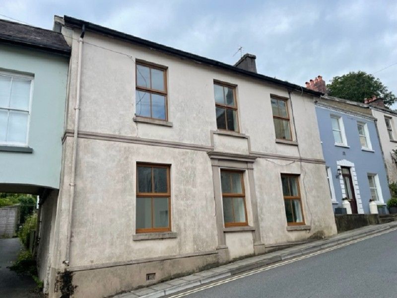 5 bed flat for sale in 2 George Hill, Llandeilo, Carmarthenshire. SA19, £115,000