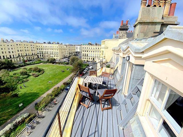 2 bed flat to rent in Brunswick Square, Hove BN3, £1,995 pcm