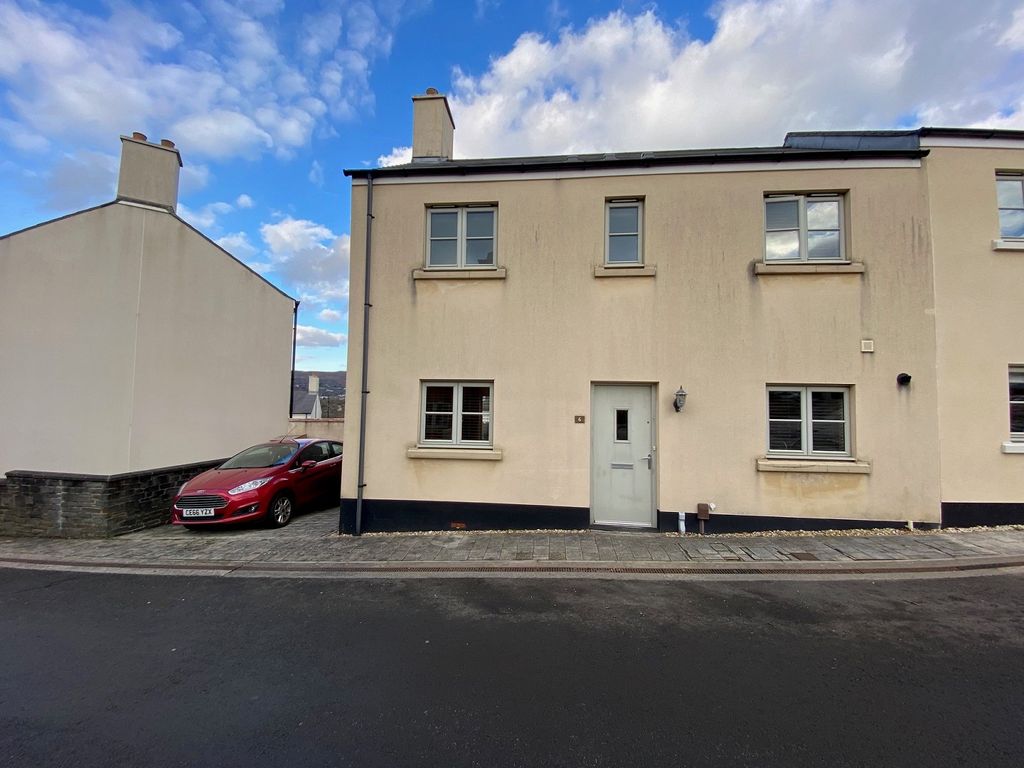 3 bed semi-detached house for sale in Lon Y Grug, Llandarcy, Neath, Neath Port Talbot. SA10, £235,000