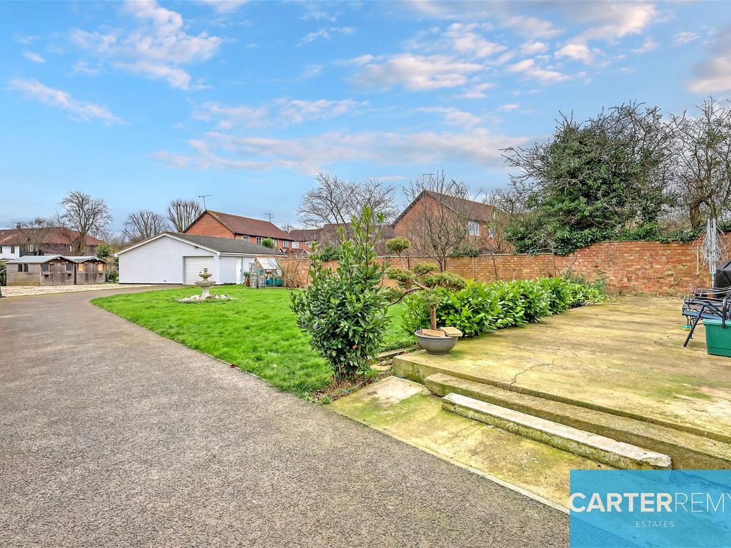 3 bed semi-detached bungalow for sale in Basildon Drive, Basildon SS15, £535,000