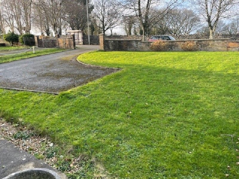 3 bed detached bungalow for sale in Carmarthen Road, Llandeilo, Carmarthenshire. SA19, £325,000