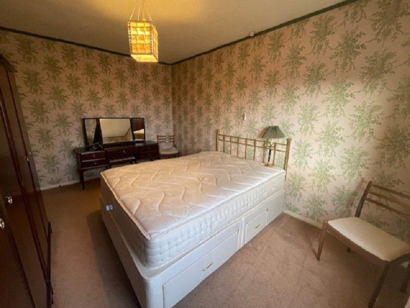 3 bed detached bungalow for sale in Carmarthen Road, Llandeilo, Carmarthenshire. SA19, £325,000